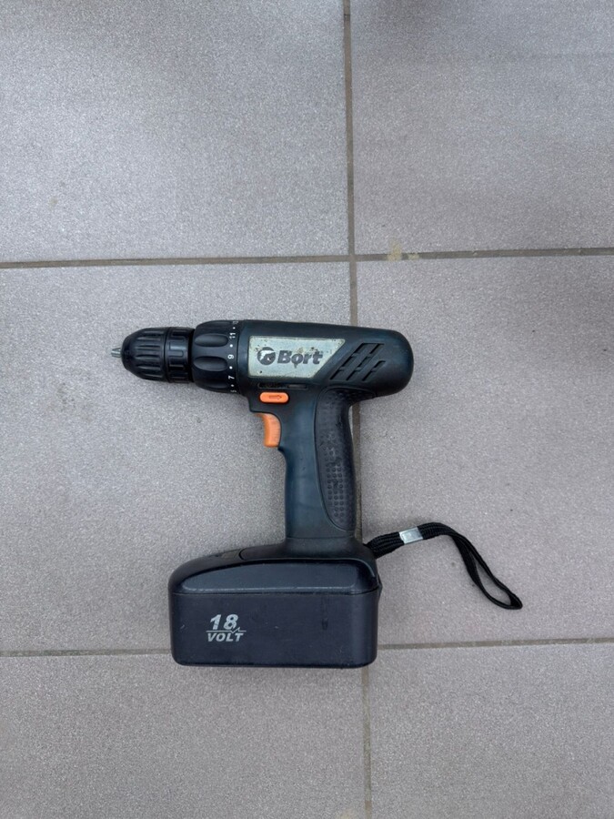 Дрель BORT 18v