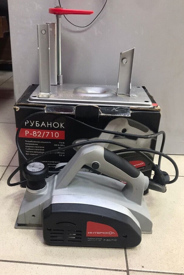 Рубанок Интерскол Р-82/710